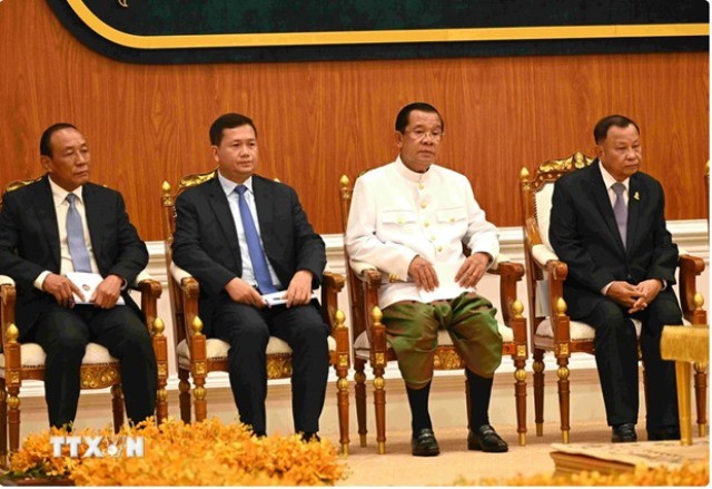 NA Chairman Vuong Dinh Hue extends congratulations to Cambodia’s Senate President