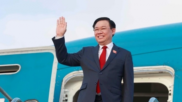 NA Chairman leaves Hanoi for China official visit