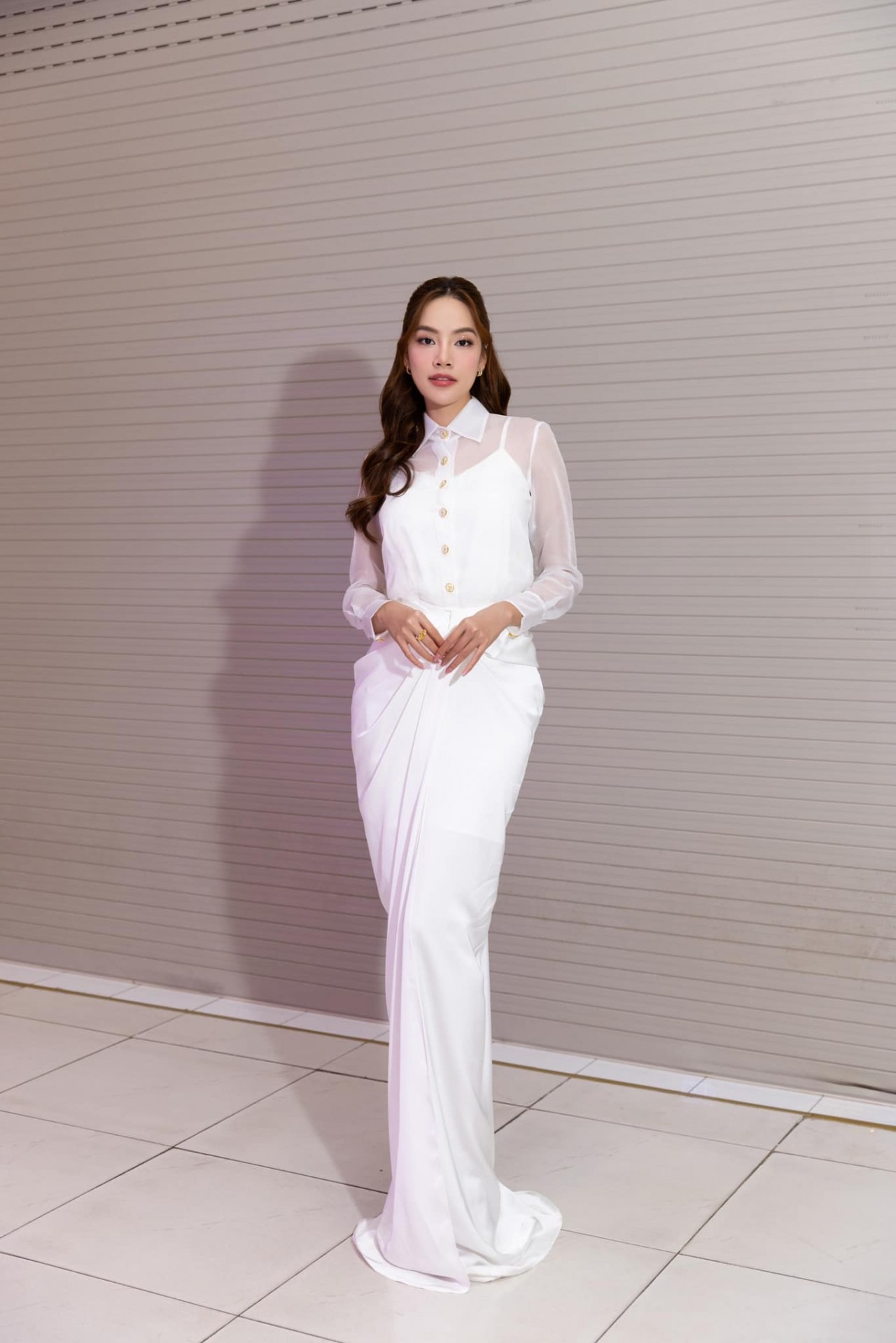 Hoa hậu Lê Hoàng Phương đăng ảnh nóng bỏng