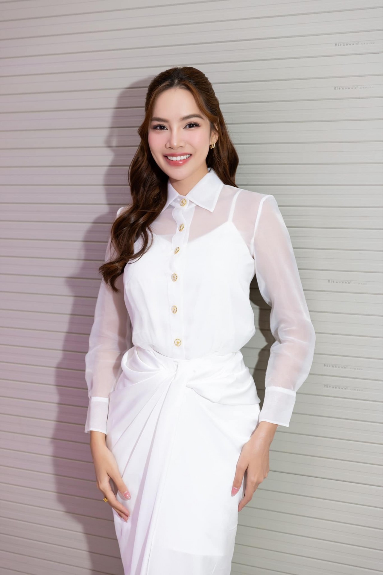 Hoa hậu Lê Hoàng Phương đăng ảnh nóng bỏng