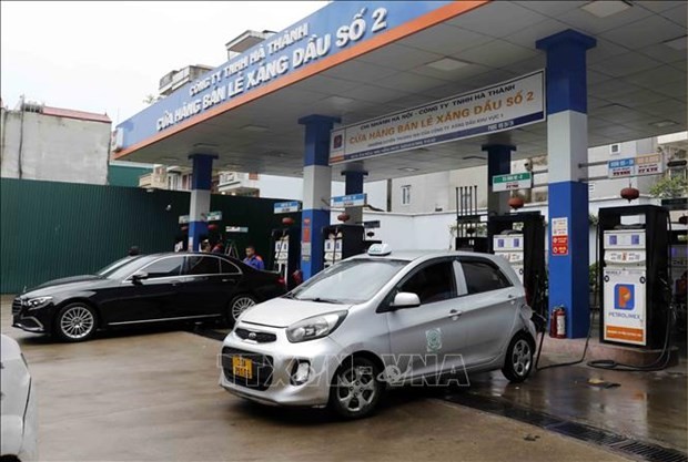 Petrol prices see mixed changes, oil prices up