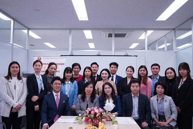 Thứ trưởng Bộ Ngoại giao Lê Thị Thu Hằng thăm, làm việc  với một số hội đoàn tại Nhật Bản