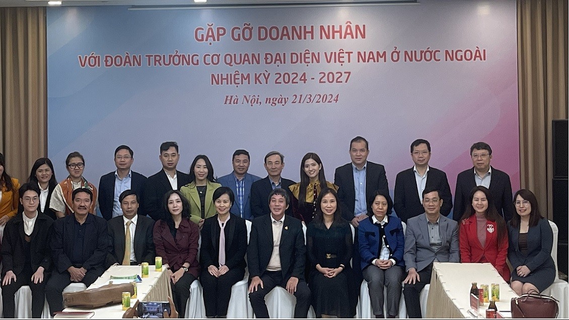Thúc đẩy kết nối, xúc tiến đầu tư, thương mại giữa các doanh nhân với Trưởng cơ quan đại diện Việt Nam tại nước ngoài