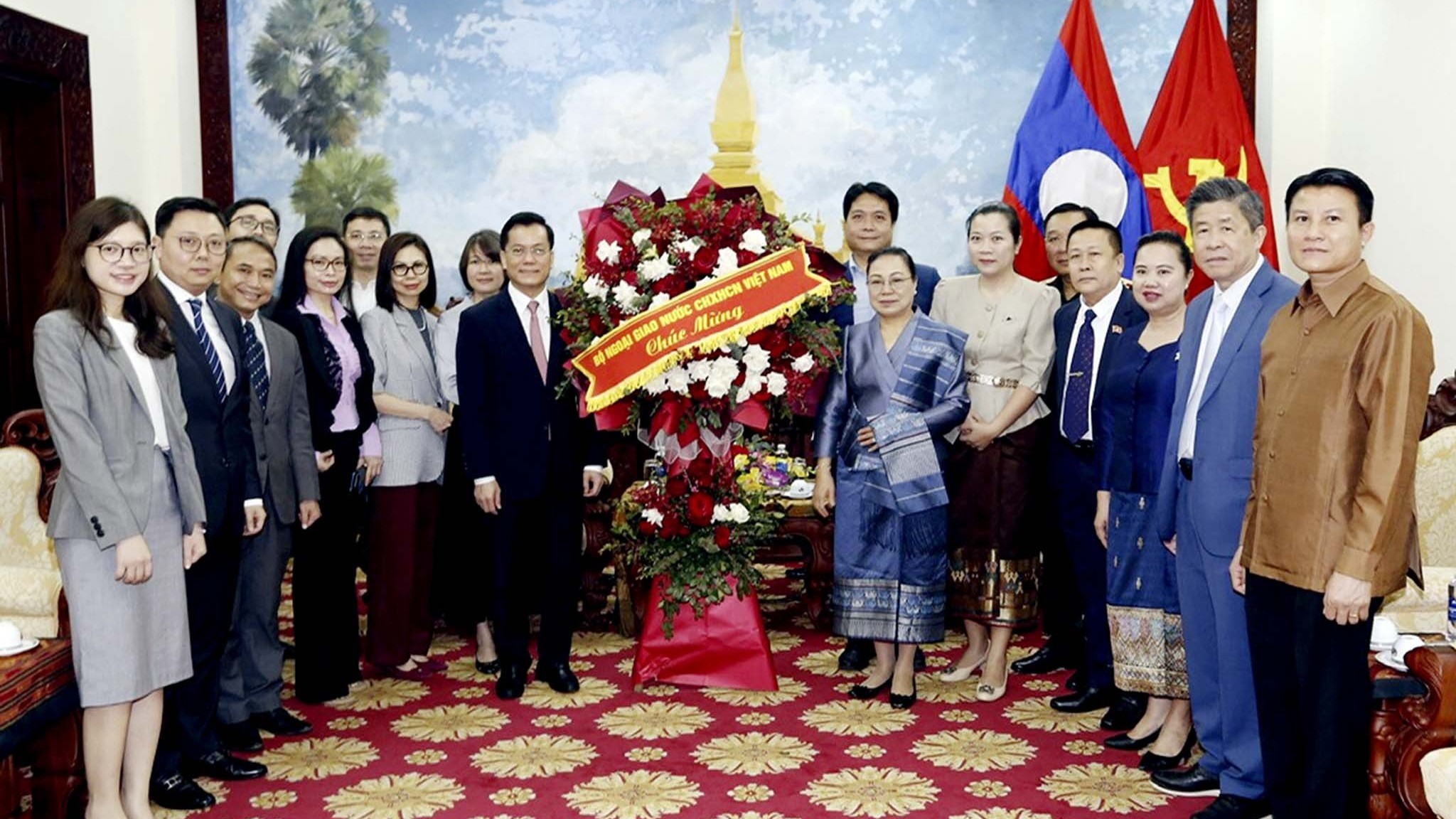 Thứ trưởng Hà Kim Ngọc chúc mừng Tết cổ truyền Bun Pi May của Lào
