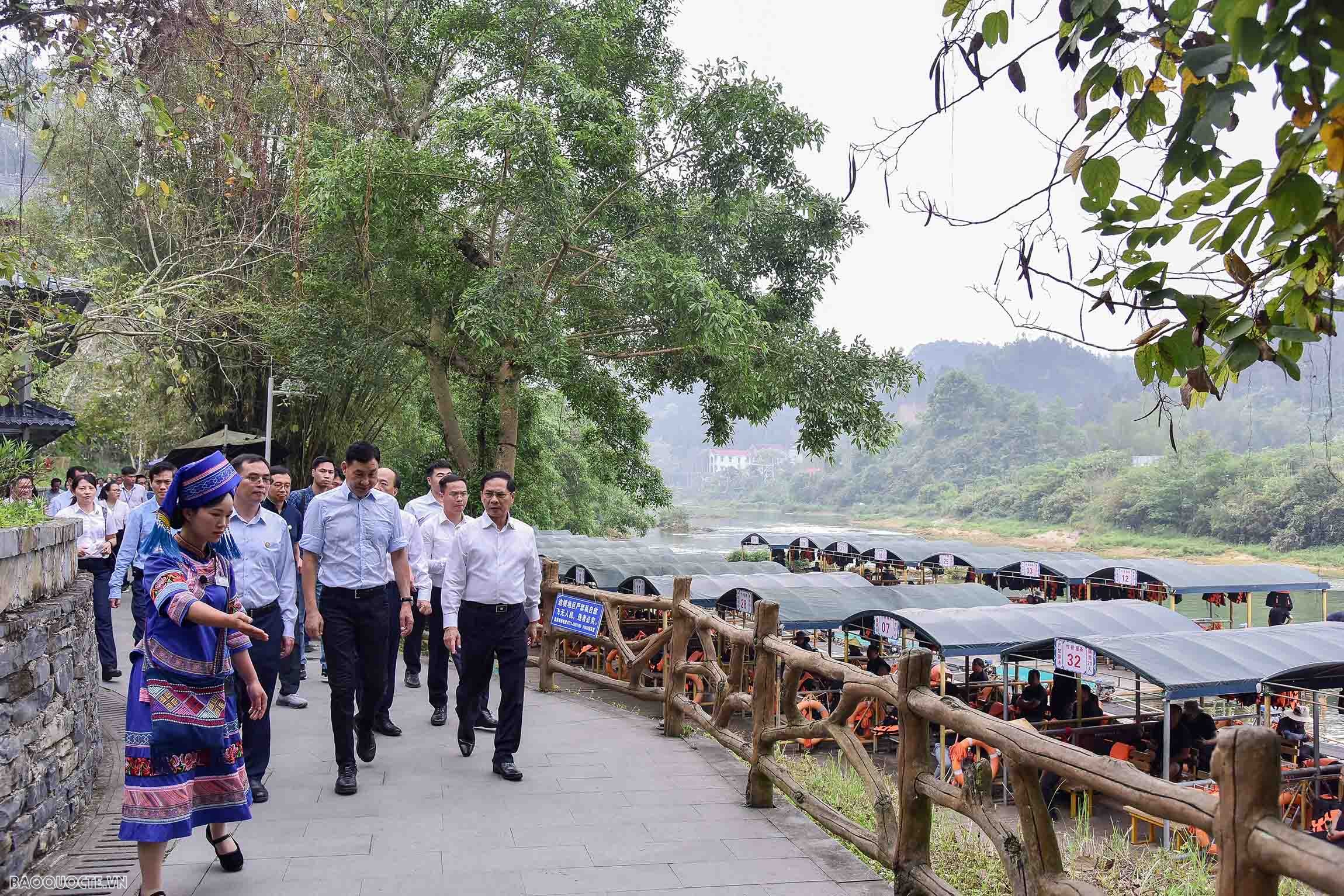 Thúc đẩy giao lưu du lịch tại khu cảnh quan khai thác chung đầu tiên trên biên giới Việt Nam-Trung Quốc