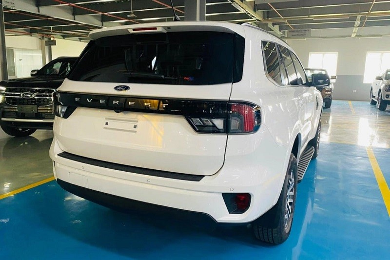 Lô Ford Everest 2024 mới về đại lý không còn bản Wildtrak do đã bị cắt bỏ, biến thể Platinum dự kiến sẽ được đưa về vào giữa tháng 4 