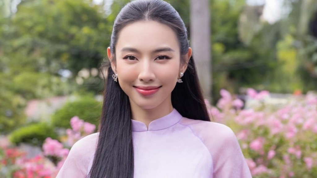 Sao Việt: Diễn viên Hồng Diễm lên đồ thanh lịch, Hoa hậu Thùy Tiên dịu dàng trong tà áo dài