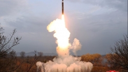 Triều Tiên lần đầu phóng tên lửa đạn đạo nhiên liệu rắn tầm trung loại mới, Mỹ tham vấn đồng minh