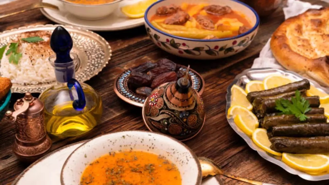 Bữa ăn 'xả chay' trong Lễ Ramadan của người Hồi giáo thời ‘vật giá leo thang’ tốn bao nhiêu tiền?