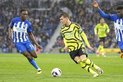 Chiến thắng áp đảo, Arsenal vươn lên chiếm ngôi đầu bảng