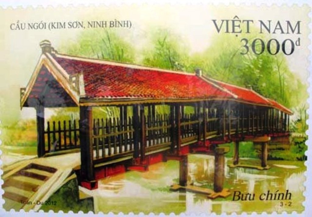 Cầu ngói Phát Diệm được lựa chọn in hình và phát hành trên bộ tem bưu chính cầu mái ngói năm 2012. (Ảnh: Thiết kế tem)