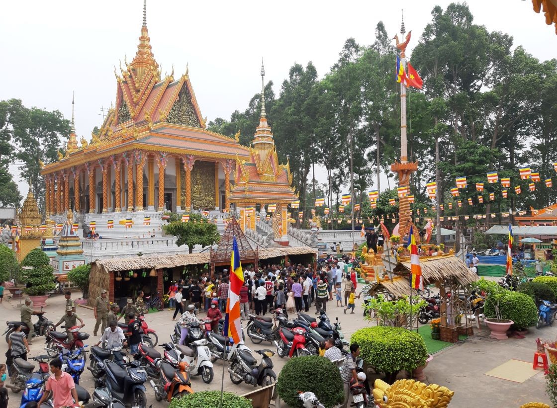 Mừng năm mới, Tết cổ truyền Chol Chnam Thmay đồng bào Khmer phấn khởi kỳ vọng những điều tốt đẹp trong năm. (Ảnh: Phương Nghi)