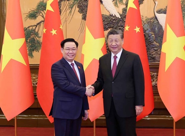 NA Chairman Vuong Dinh Hue meets with Chinese General Secretary, President Xi Jinping