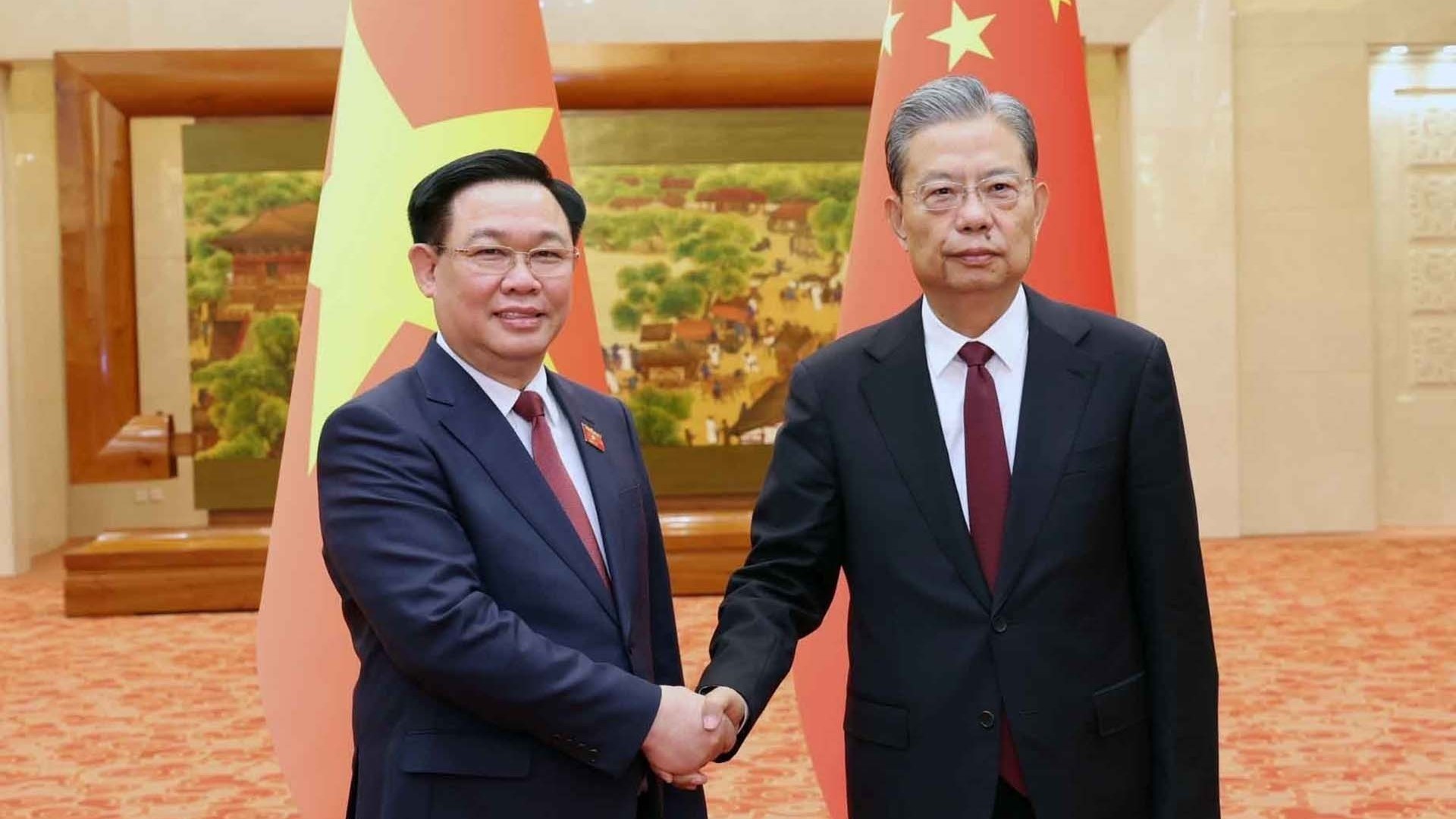 Chủ tịch Quốc hội Vương Đình Huệ hội đàm và ký thỏa thuận hợp tác với Ủy viên trưởng Nhân đại toàn quốc Trung Quốc