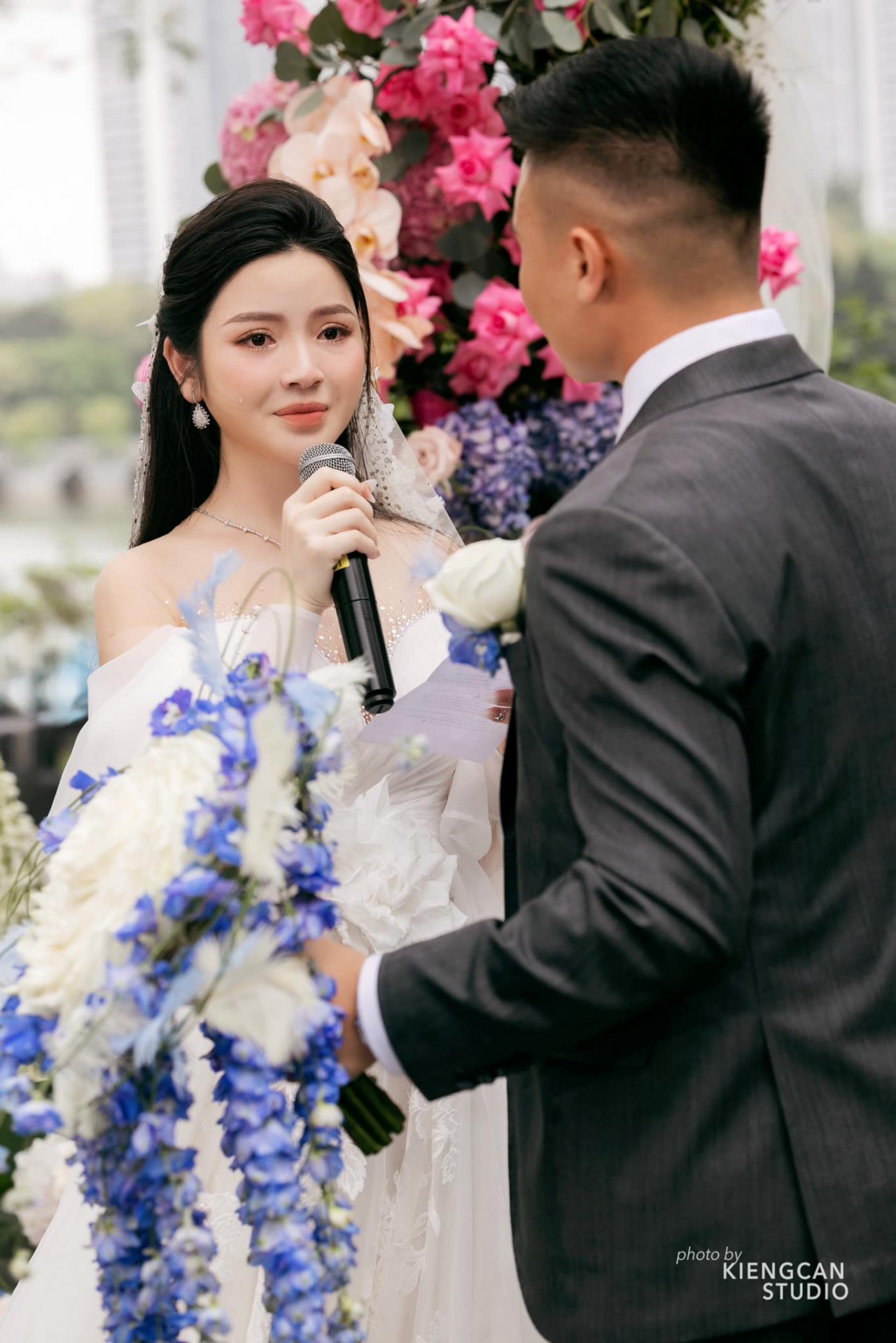 Ngắm loạt ảnh cưới đẹp như mơ của Quang Hải - Chu Thanh Huyền