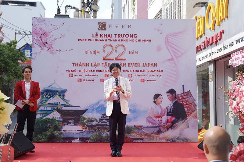 Ông Shinichi Watanabe - Chủ tịch Tập đoàn Ever Nhật Bản phát biểu tại lễ khai trương Ever Việt Nam chi nhánh Tp. Hồ Chí Minh.