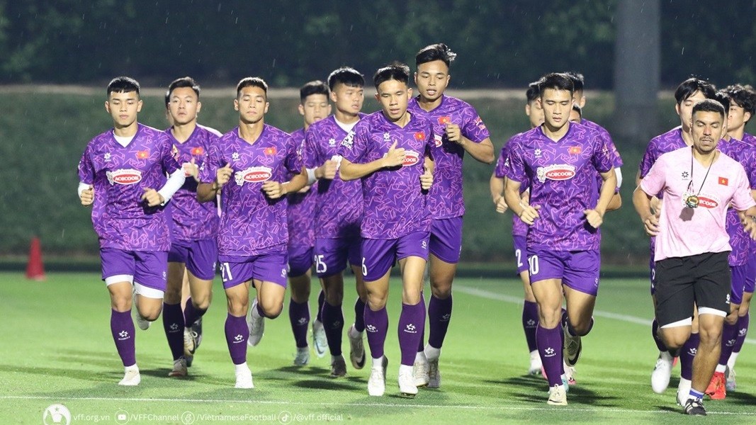 Đội tuyển U23 Việt Nam tập luyện, vận động nhẹ trước trận giao hữu với U23 Jordan