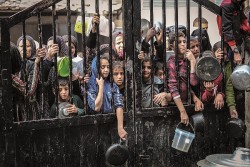 Viện trợ Dải Gaza gặp khó: Pháp đề xuất trừng phạt, Thổ Nhĩ Kỳ thẳng tay ra 