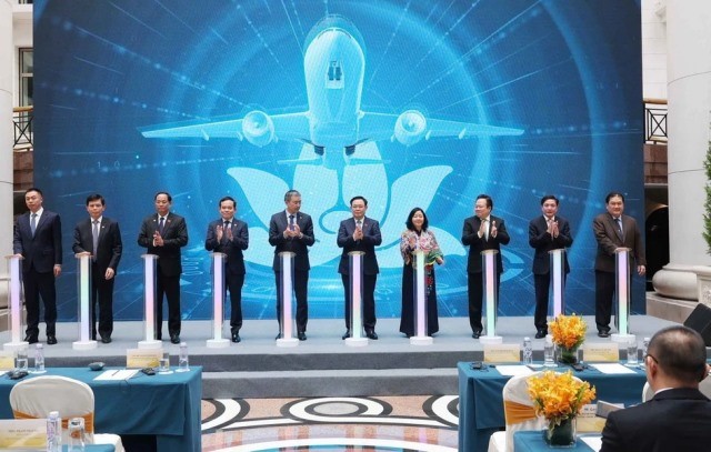 NA Chairman Vuong Dinh Hue attends Vietnam Airlines’ ceremony marking 30-year presence in China