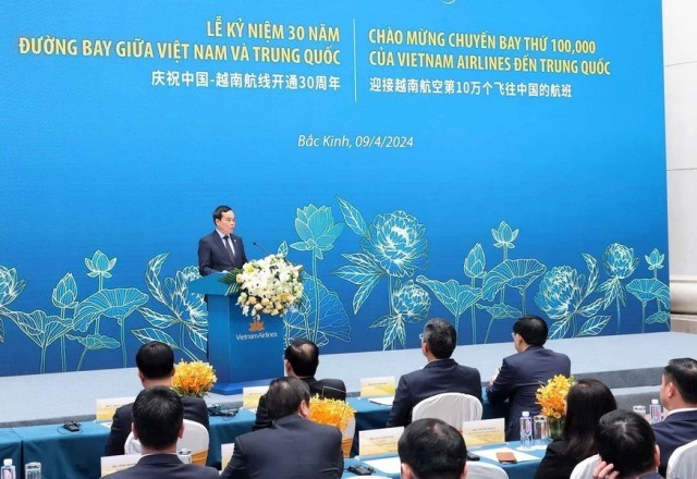 NA Chairman Vuong Dinh Hue attends Vietnam Airlines’ ceremony marking 30-year presence in China