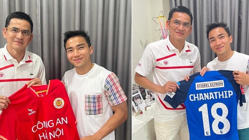 Thái Lan: HLV Kiatisuk, Chanathip Songkrasin thăm và tặng áo đấu cho nhau