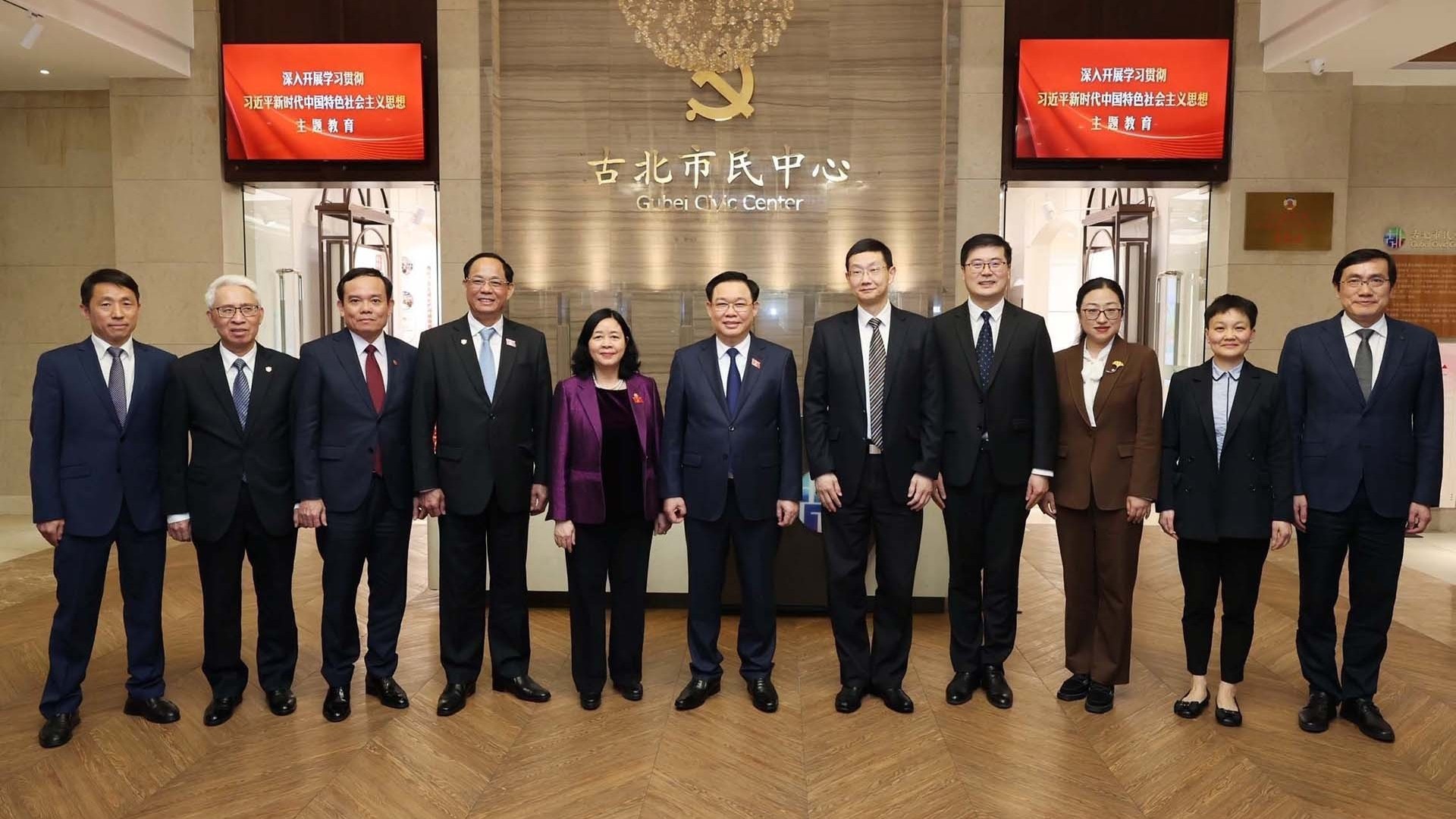 Chủ tịch Quốc hội thăm Trung tâm lập pháp Hồng Kiều, thành phố Thượng Hải, Trung Quốc