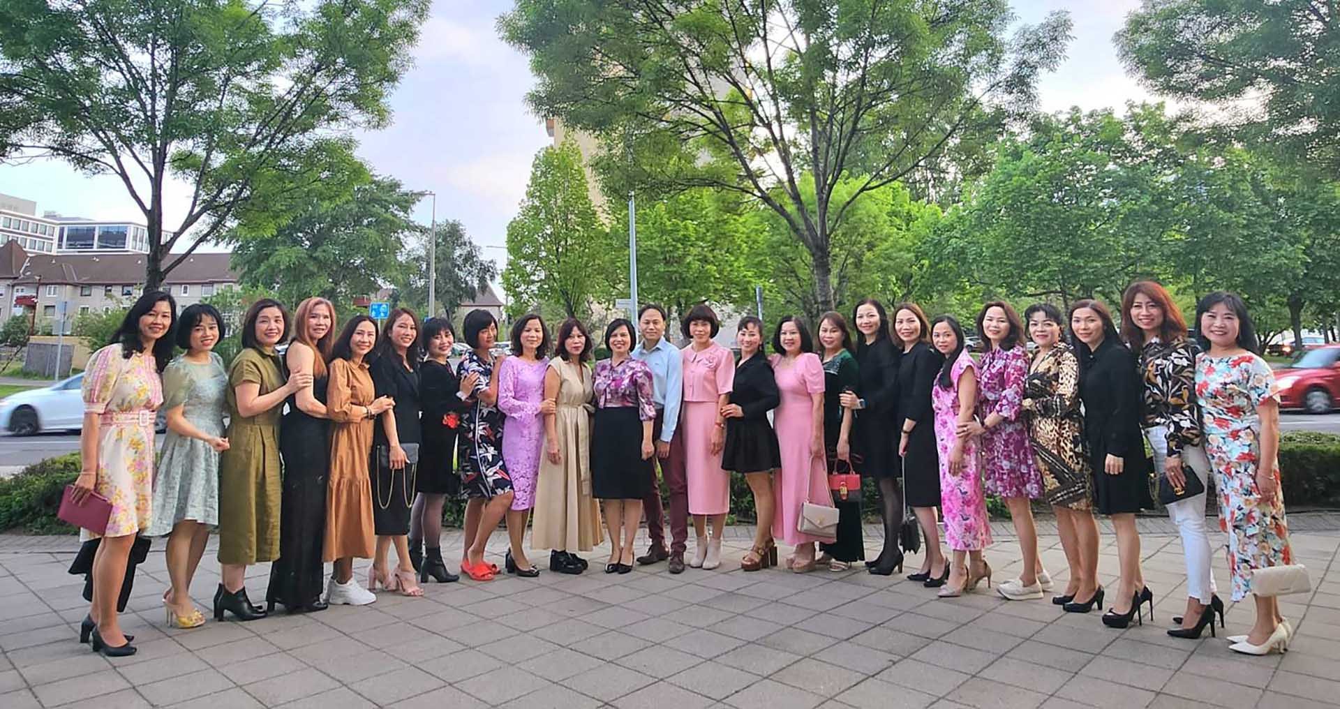 Các đại biểu tham dự buổi gặp mặt đầu xuân của Hội Phụ nữ Việt Nam tại Hungary.