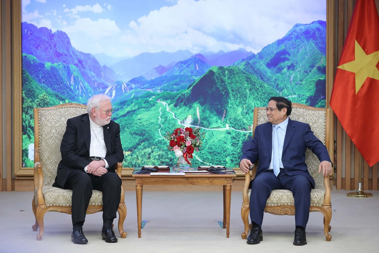 PM Pham Minh Chinh hosts Archbishop Paul Richard Gallagher