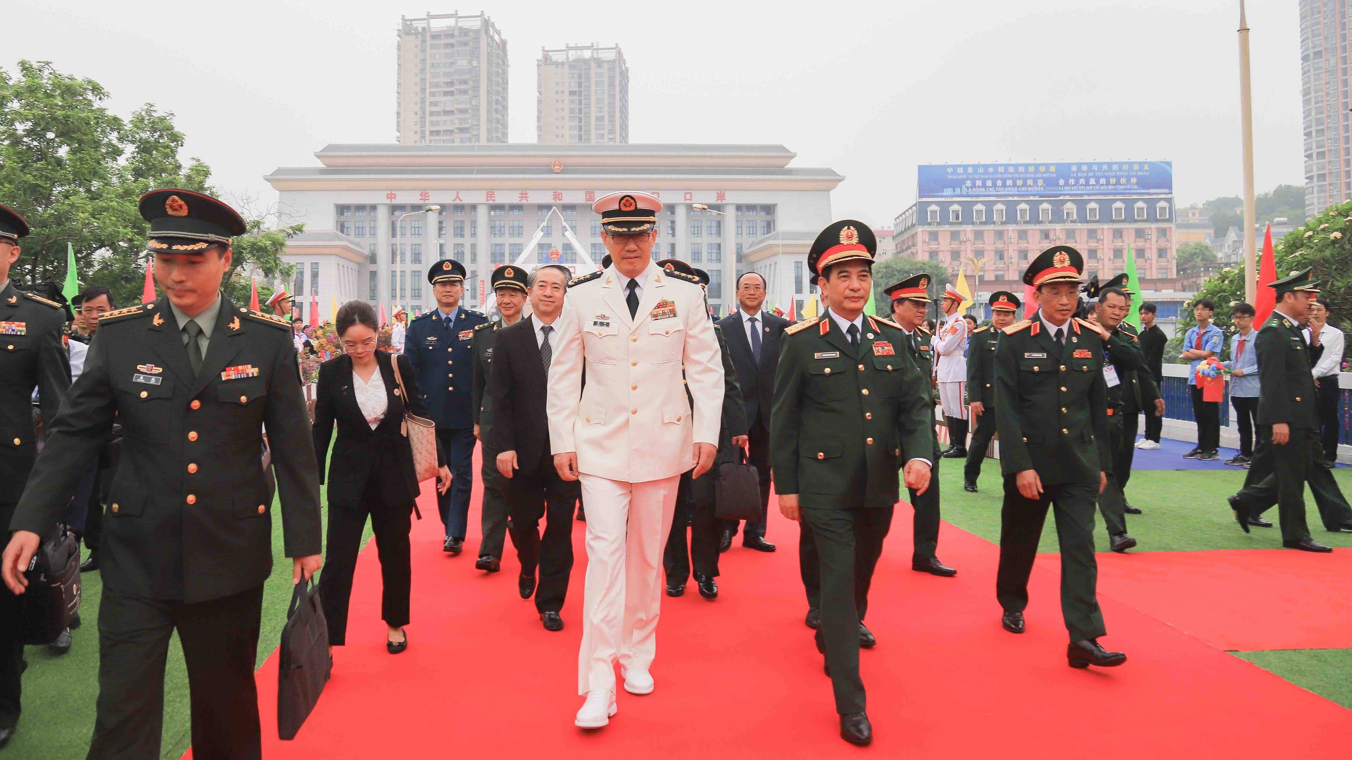 Bộ trưởng Quốc phòng Việt Nam và Trung Quốc gặp nhau ở biên giới hai nước