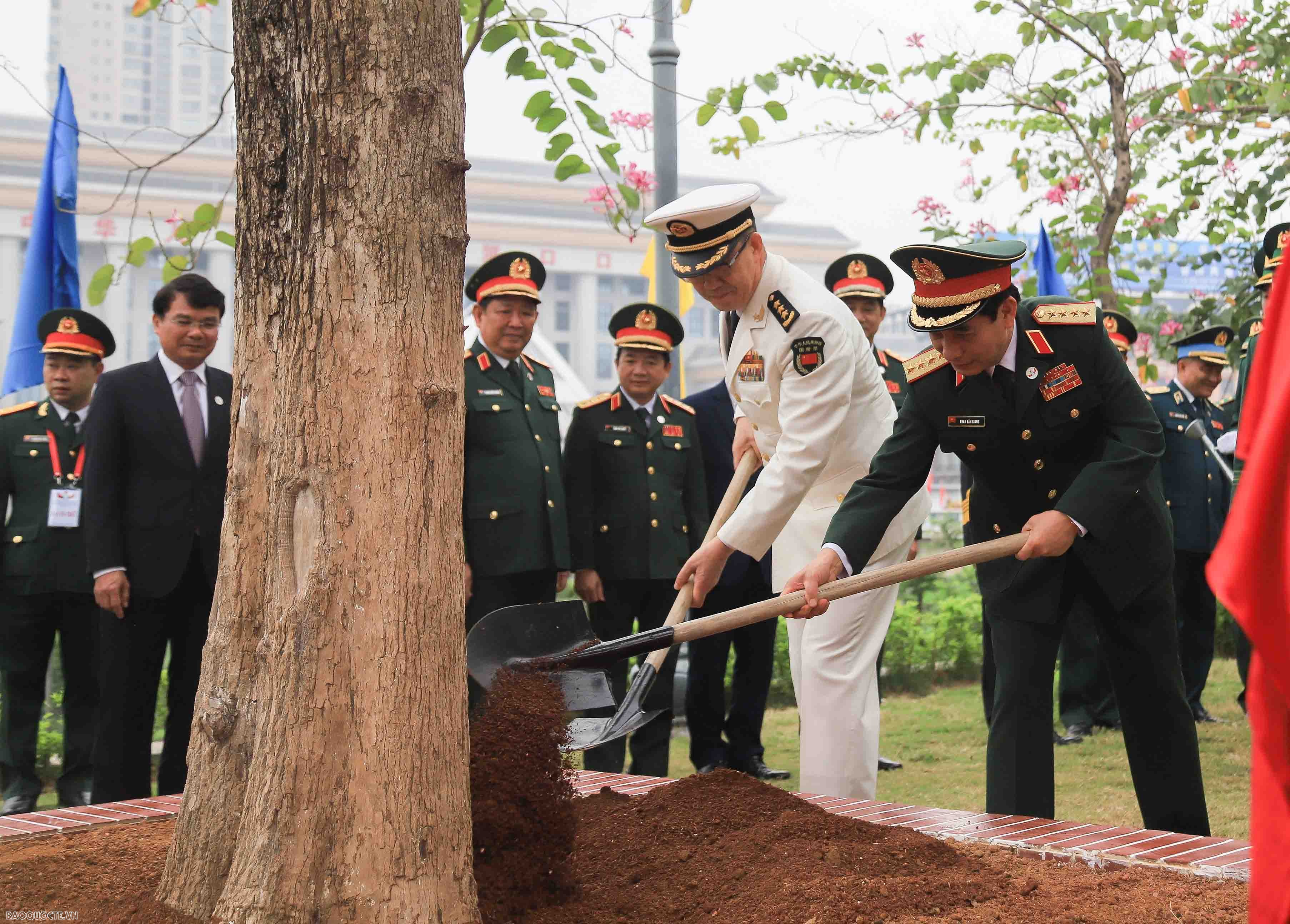 Giao lưu hữu nghị quốc phòng biên giới Việt Nam   Trung Quốc lần thứ 8 chính thức bắt đầu
