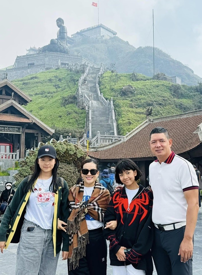 Tránh nắng nóng Sài Gòn, gia đình Hoa hậu Hà Kiều Anh, nhóm bạn thân du lịch Sa Pa