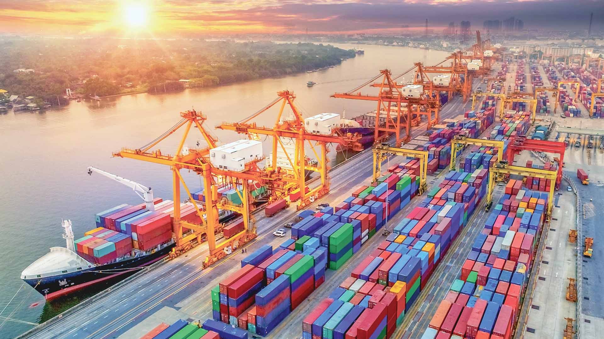 Chi tiêu cho logistics tại Việt Nam chiếm hơn 20% Tổng sản phẩm quốc nội (GDP) - thuộc hàng cao nhất thế giới. (Nguồn: Vneconomy)