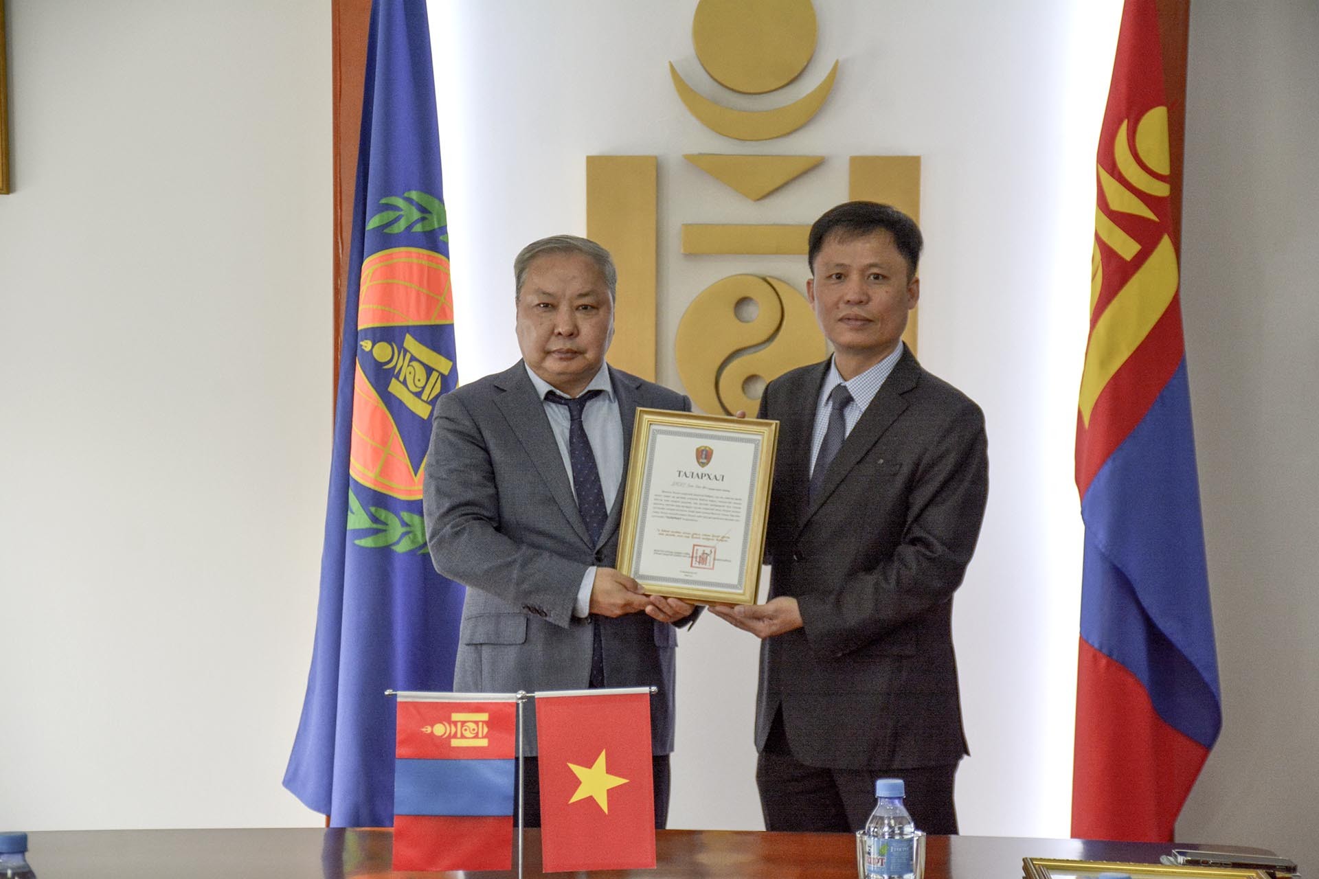 Cộng đồng người Việt Nam quyên góp ủng hộ người dân Mông Cổ khắc phục hậu quả thiên tai
