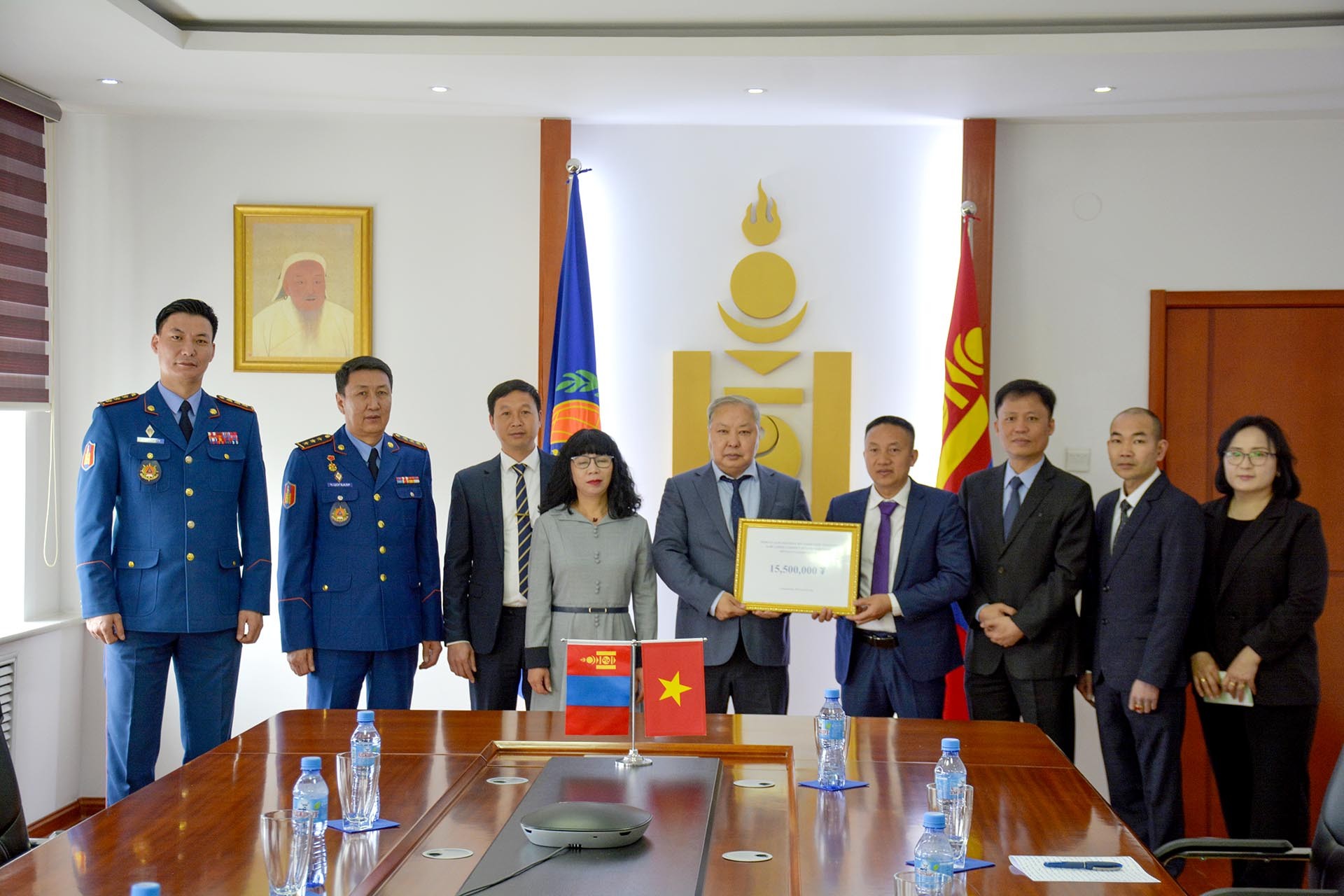 Người Việt tại Mông Cổng quyên góp ủng hộ người dân Mông Cổ khắc phục hậu quả thiên tai