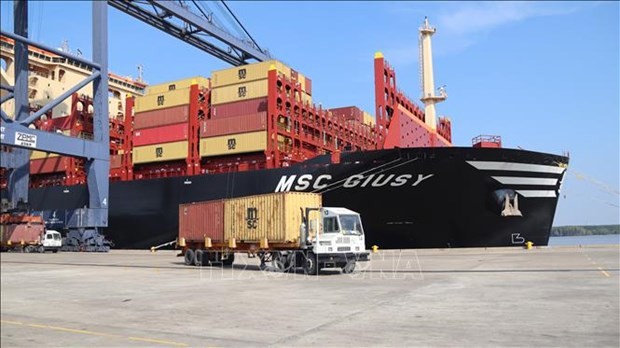 Over 170,000 DWT container ship docks at Ba Ria – Vung Tau’s deep-water port