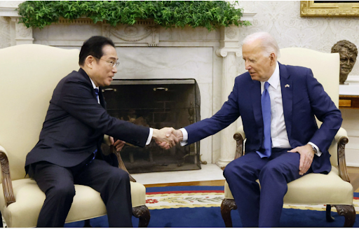 Tổng thống Mỹ Joe Biden và Thủ tướng Nhật Bản Kishida Fumio tổ chức họp báo chung tại Nhà Trắng ở Washington vào ngày 10/4. (Nguồn: Kyodo News)