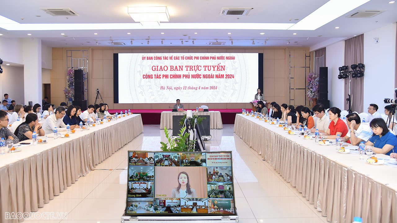 Ngày 12/4/2024 Thứ trưởng Ngoại giao Nguyễn Minh Hằng, Chủ nhiệm Ủy ban công tác về các tổ chức phi chính phủ nước ngoài chủ trì giao ban trực tuyến c