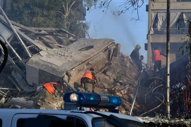 An emergency rescue team responds to bombing near the Iranian Embassy in Damascus, Syria, on April 1, 2024. (Photo: Xinhua/TTXVN)