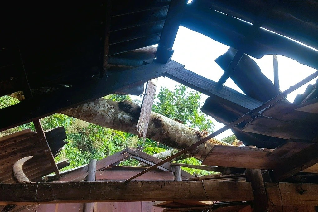 Nghệ An: Gió lốc kèm mưa đá gây thiệt hại lớn tại xã Huồi Tụ