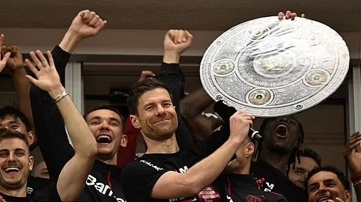 Sau 42 trận bất bại, Bayer Leverkusen lần đầu tiên vô địch giải quốc gia Đức