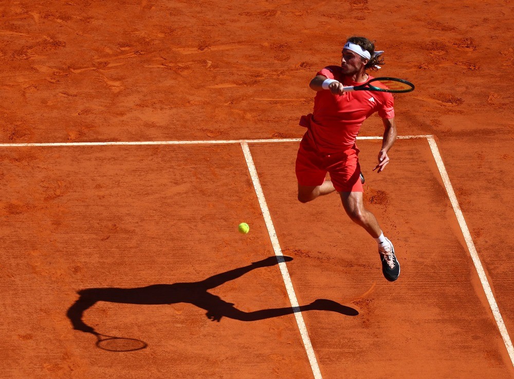 Stefanos Tsitsipas khởi đầu trận chung kết Monte Carlo Masters 2024 đầy hưng phấn. Tay vợt người Hy Lạp thắng liền 6 game trước khi hạ Casper Ruud với điểm số cách biệt 6-1 trong set 1.