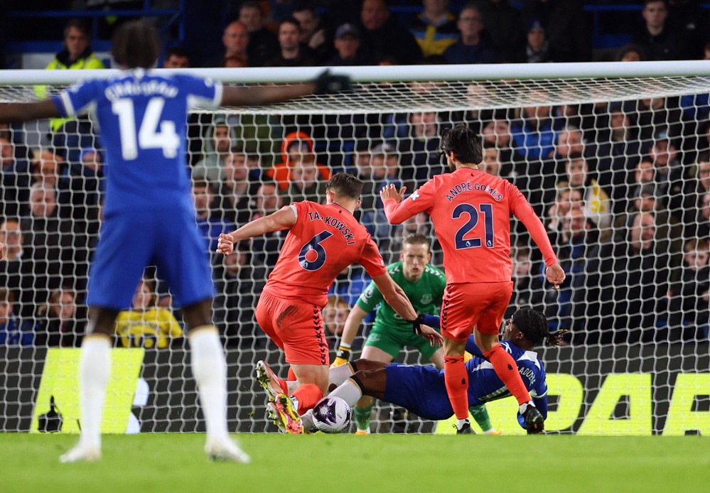 Ghi thêm 4 bàn thắng cho Chelsea, Cole Palmer vươn lên đầu Vua phá lưới Ngoại hạng Anh