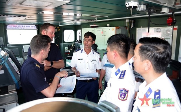 Vietnam Coast Guard, French Navy'ship hold joint maritime exercise