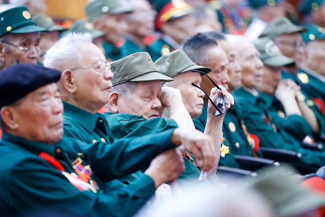 Thủ tướng tri ân các chiến sĩ Điện Biên
