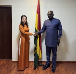 Thứ trưởng Ngoại giao Nguyễn Minh Hằng thăm và làm việc tại Ghana