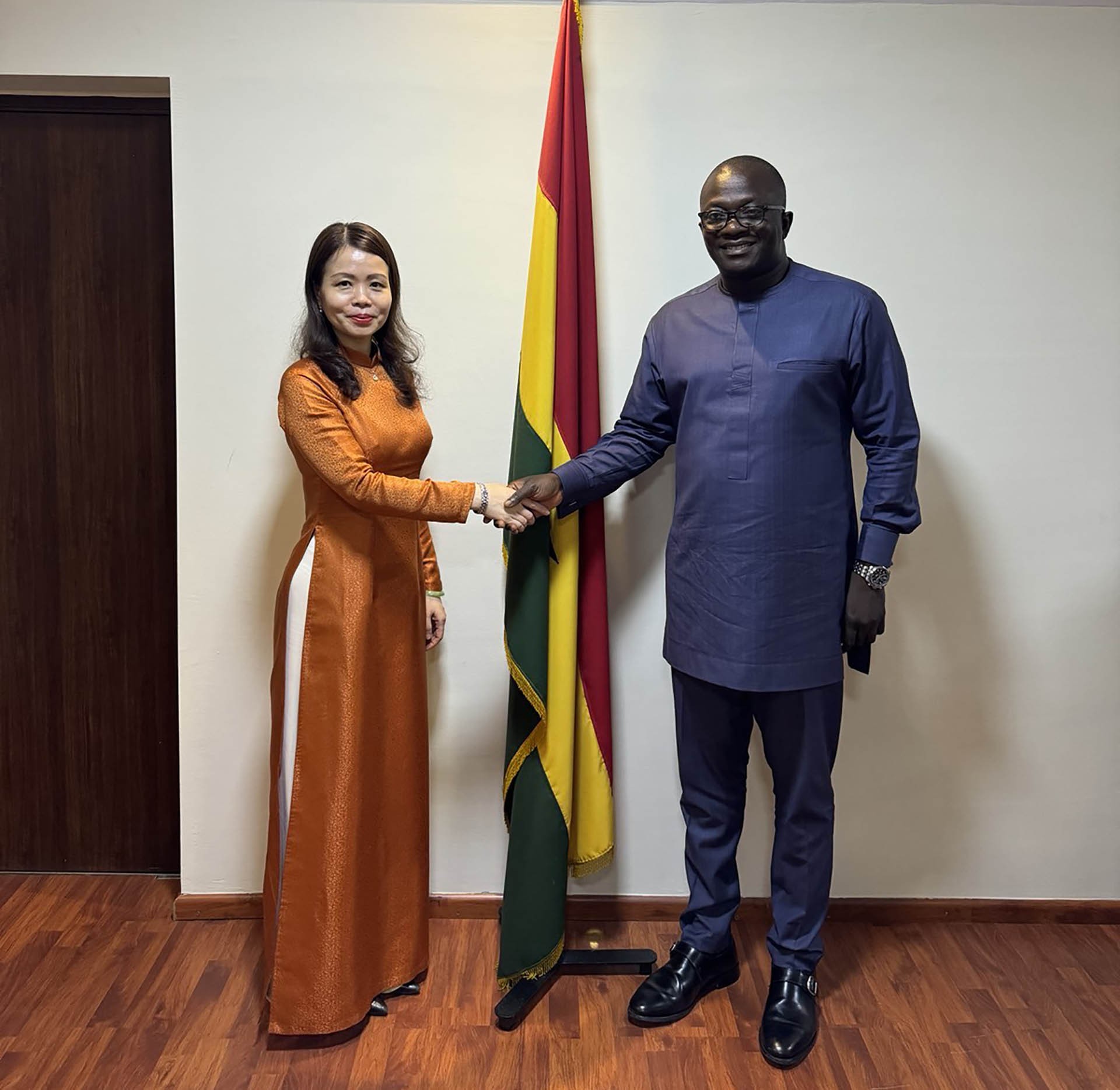 Thứ trưởng Ngoại giao Nguyễn Minh Hằng thăm và làm việc tại Ghana