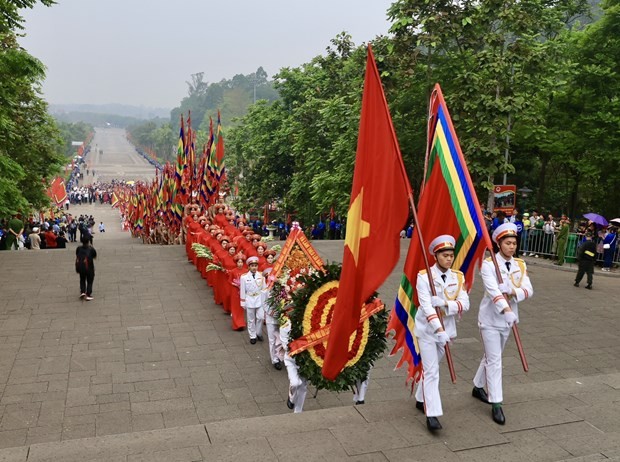 Prime Minister Pham Minh Chinh pays tribute to legendary founders of Vietnam