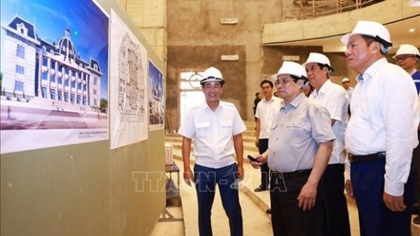 PM visits police command centre, checks cultural centre construction in Phu Tho