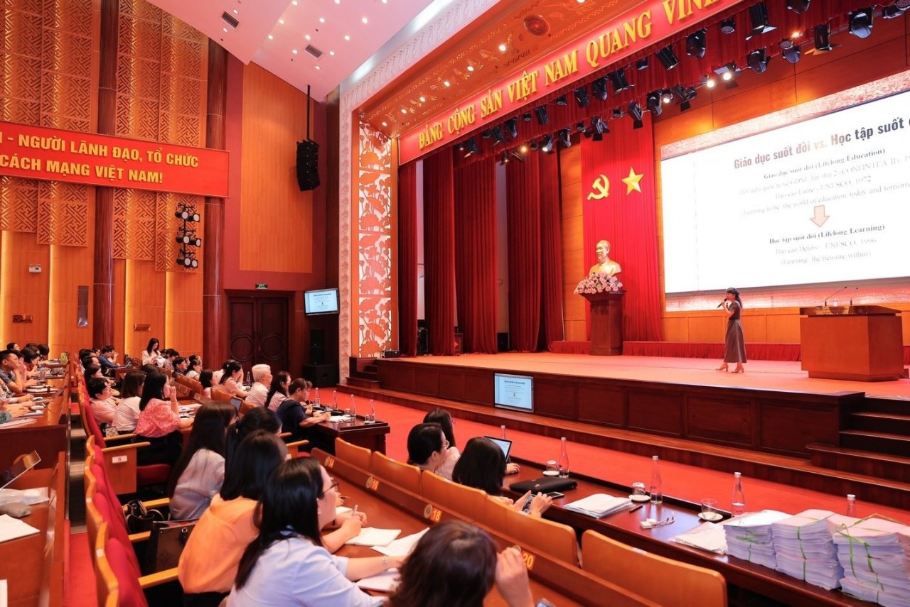 Hội nghị tập huấn Nâng cao năng lực học tập suốt đời cho cán bộ quản lý giáo dục tỉnh Quảng Ninh