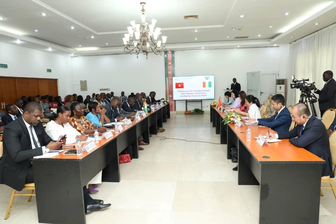 Thứ trưởng Ngoại giao Nguyễn Minh Hằng thăm và họp tham vấn chính trị lần thứ 3 với Bộ Ngoại giao Bờ Biển Ngà